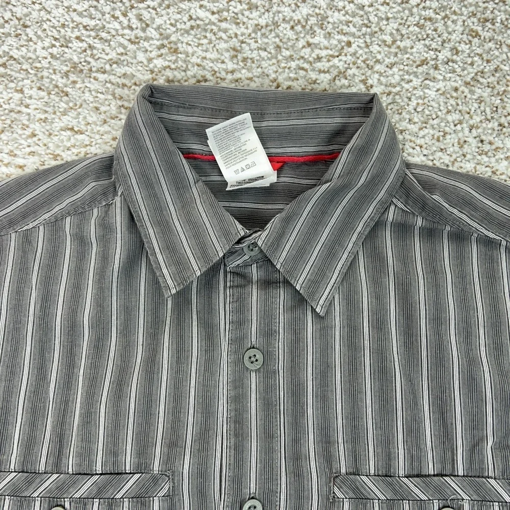 The North‎ Face Shirt Mens Medium Gray Stripe Short Sleeve Button Hiking Outdoor